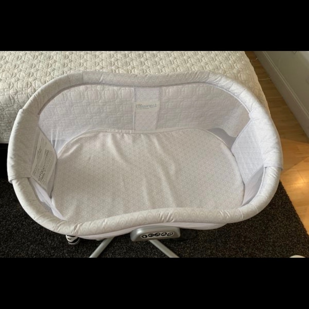 Bassinet - Picture 3 of 5